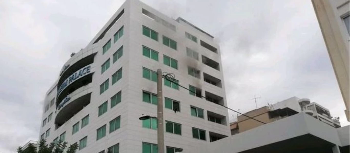 Πυρκαγιά ξέσπασε σε ξενοδοχείο στη Συγγρού - Απεγκλωβίστηκαν πέντε άτομα (βίντεο)